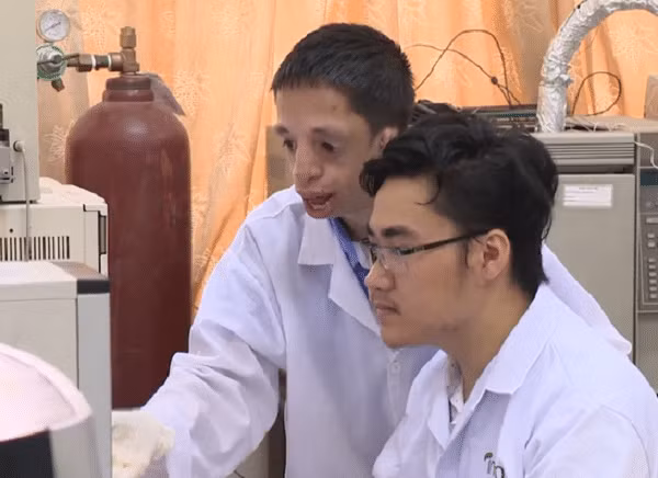 Anh chang cuu sinh vien gioi dac biet cua dai hoc Bach Khoa-Hinh-4