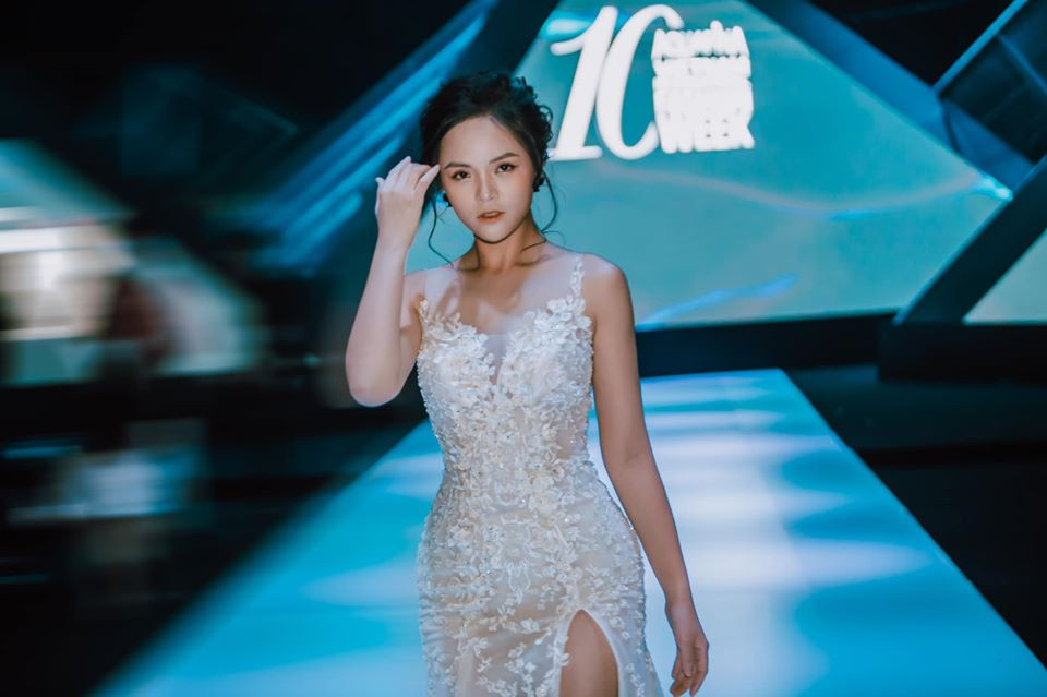 Thời gian gần đây, Thu Quỳnh thường xuyên khoe gu thời trang gợi cảm trên trang cá nhân.