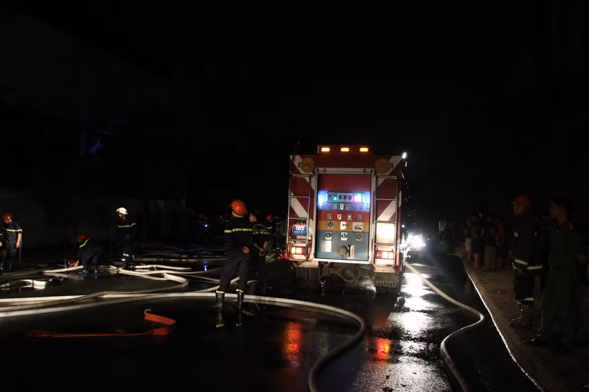 Phim truong Bee Studio tai Sai Gon bi chay-Hinh-2