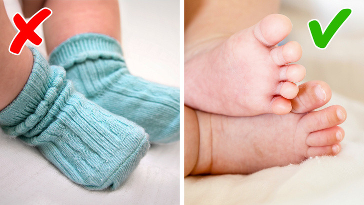 Đi tất chân khi trẻ bị sốt: Đây không phải là cách bảo vệ sức khỏe cho trẻ mà ngược lại chỉ làm cho chúng thấy nóng hơn. Thay vào đó, khi trẻ bị sốt, hãy mặc cho chúng những bộ đồ nhẹ, thoải mái, thấm mồ hôi và giữ nhiệt độ trong phòng mát mẻ.