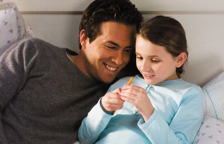 Ngăn cách con với mọi thứ: Thay vì cấm cản và bao bọc con trong vòng tay mình, bạn nên cố gắng đặt cho con những giới hạn và dạy chúng biết chịu trách nhiệm cho hành vi sai trái. Việc luôn giữ con tránh xa mọi thứ chỉ khiến chúng có suy nghĩ rằng dù có làm điều gì không đúng cũng sẽ có bố mẹ ở đó giúp đỡ.