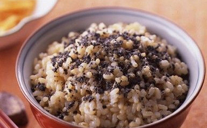 An gao lut muoi vung, nguoi phu nu nguy kich: An chay the nao cho dung?