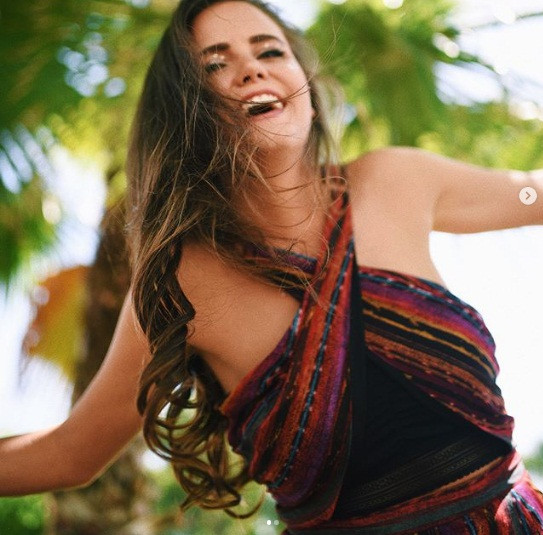 Giảm cảm giác đau ngực trong ngày “đèn đỏ”: Vào những ngày này, chị em phụ nữ thường có cảm giác đau ngực. Vì vậy, việc không mặc áo ngực sẽ giúp bạn phần nào hạn chế cảm giác khó chịu đó. Ảnh: BS.