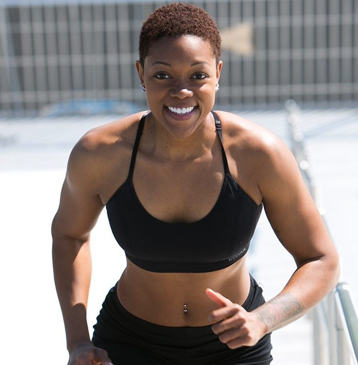 Mặc áo ngực cản trở lưu thông máu: Việc mặc áo ngực bao trọn bầu ngực, kín và ép vào ngực có thể làm chậm và cản trở lưu thông máu. Vì vậy, bạn hãy “thả rông” vòng một nếu có thể để máu lưu thông tự do và có thể tăng cường năng lượng, sức khỏe tổng thể.