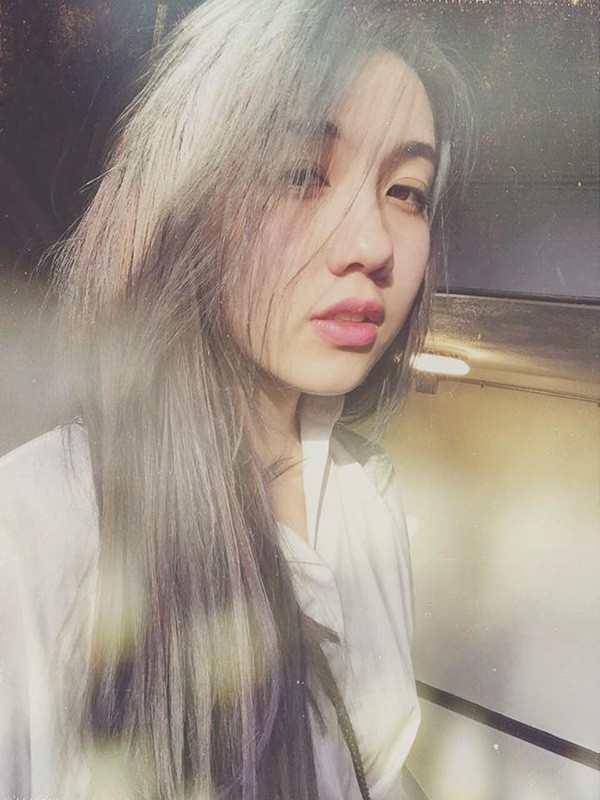 Màu tóc bạch kim cũng từng được hot girl Mie thử qua. 