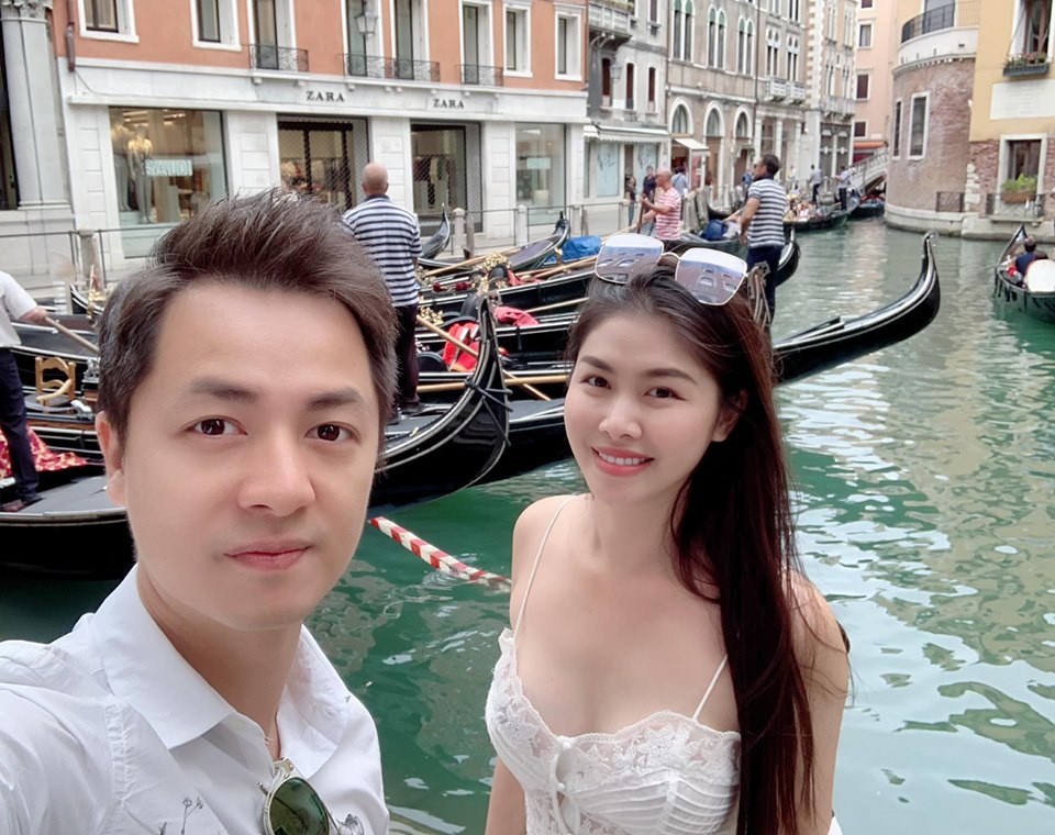 Bên cạnh đó, người đẹp cũng không quên đính kèm cả đoạn clip hướng dẫn về cách uống nước ép cần tây sao cho hiệu quả. Có thể nói, đây là bài chia sẻ vô cùng hữu ích đối với chị em phụ nữ, đặc biệt là những nàng đang muốn cải thiện làn da và vóc dáng.