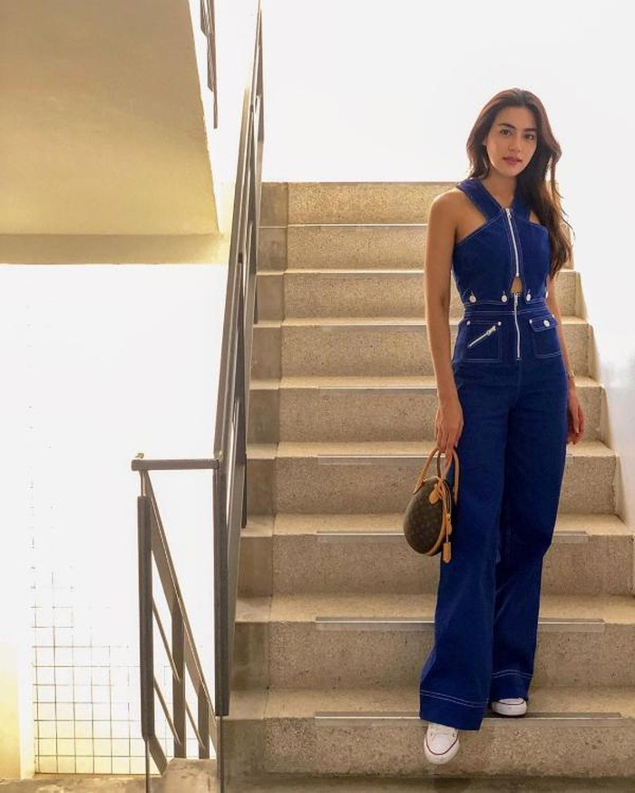 Phong cách thời trang đời thường của nữ diễn viên xinh đẹp luôn được đầu tư chỉnh chu, phối đồ ăn ý từ trang phục cho tới phụ kiện.