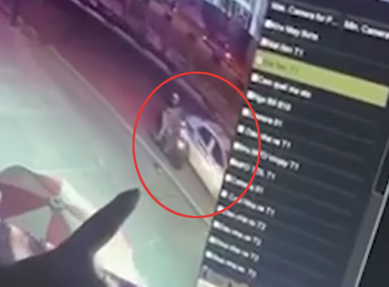 Vì cho rằng mối quan hệ với Thức nếu kéo dài thêm sẽ không đi tới đâu, nên chị T. quyết định nói lời chia tay và chuyển xuống Hà Nội. Bực tức vì cho rằng người tình "cắm sừng" mình, Thức lên kế hoạch trả thù. Tối 15/9/2022, sau khi ăn cơm ở Thái Nguyên, Thức gọi cho Lê Tùng Lâm lái taxi đưa mình xuống Hà Nội để "đánh ghen". Khi di chuyển tới phố Láng Hạ, Thức tình cờ bắt gặp chị T. đang ngồi phía sau xe máy của bạn trai mới. Theo chỉ đạo của Thức, Lâm điều khiển ô tô bám đuôi xe máy anh Q.T. Đến trước số 22 Láng Hạ, Lâm tạt đầu, chặn xe nạn nhân. Thức sau đó xuống ô tô, dùng dao đâm tử vong anh Q.T., rồi ép bạn gái cũ lên taxi trốn chạy.