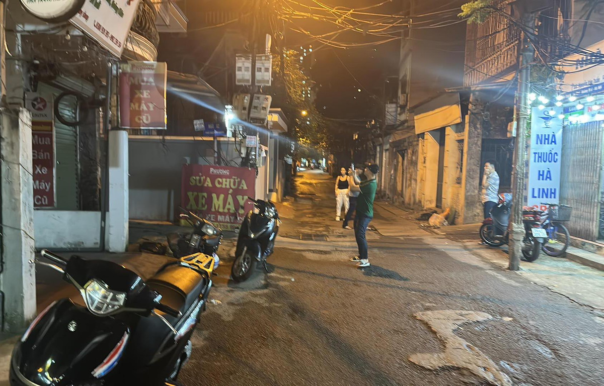 Người phụ nữ bị cướp dây chuyền vàng ngay giữa phố Hà Nội Nguoi phu nu bi cuop day chuyen vang ngay giua pho Ha Noi