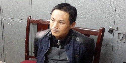 Khoảng 2h sáng 8/12, Quỳnh biết vũ trường đã nghỉ nên gọi cho ông Đ xin vào ngủ nhờ. Vốn thân thiết với nhau, ông Đ chẳng mảy may nghi ngờ, đồng ý mở cửa cho tên sát nhân. Việc đầu tiên khi vào, Quỳnh đã tìm tới khu vực cất ổ cứng của hệ thống camera và tháo chúng ra, nhằm xóa dấu vết. Khi Quỳnh đập chiếc ổ cứng xuống nền nhà thì ông Đ nghe thấy. 