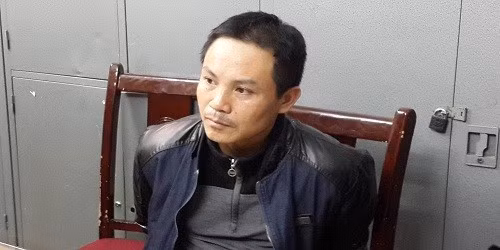 Khoảng 2h sáng 8/12, Quỳnh biết vũ trường đã nghỉ nên gọi cho ông Đ xin vào ngủ nhờ. Vốn thân thiết với nhau, ông Đ chẳng mảy may nghi ngờ, đồng ý mở cửa cho tên sát nhân. Việc đầu tiên khi vào, Quỳnh đã tìm tới khu vực cất ổ cứng của hệ thống camera và tháo chúng ra, nhằm xóa dấu vết. Khi Quỳnh đập chiếc ổ cứng xuống nền nhà thì ông Đ nghe thấy. 