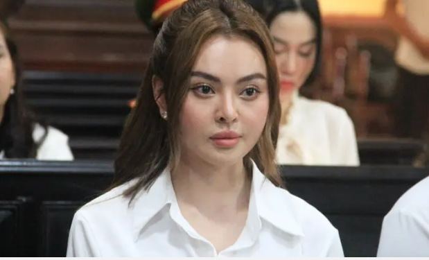 Trang còn nói thêm: "Bà Khanh thái độ như nào ai cũng thấy hết. Bị cáo giật khẩu trang mà cho bị cáo đi tù. Người ta phạm tội nhiều lần còn được hưởng sự khoan hồng của pháp luật còn bị cáo thì không". Cuối cùng, HĐXX vẫn giữ nguyên bản án mà cấp sơ thẩm đã tuyên, phạt bị cáo Nguyễn Xuân Hương Trang, Phạm Quyền Quy, Nguyễn Ngọc Khương cùng mức án 9 tháng tù; bị cáo Phan Hoài Nam 1 năm tù về tội Gây rối trật tự công cộng. 