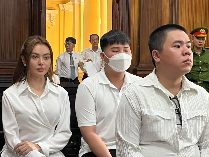 Ngày 8/9, TAND TP NHCM đã mở phiên xét xử phúc thẩm Nguyễn Xuân Hương Trang (tức Trang Nemo, 1992) cùng Phạm Quyền Quy, Nguyễn Ngọc Khương (cùng 23 tuổi) và Phan Hoàng Nam (24 tuổi) về tội Gây rối trật tự công cộng. 