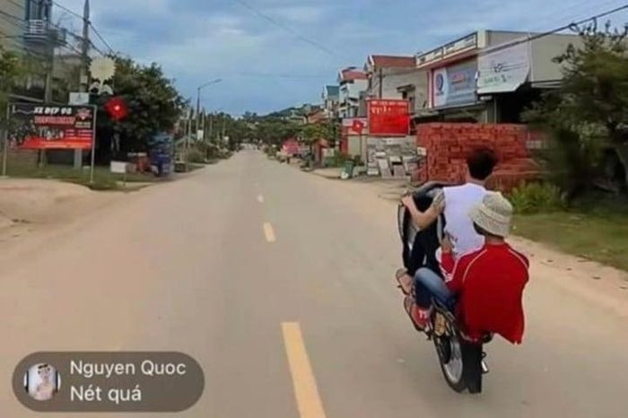 Bắc Giang: Xử lý nhóm đối tượng bốc đầu xe máy, quay clip khoe Facebook Bac Giang: Xu ly nhom doi tuong boc dau xe may, quay clip khoe Facebook