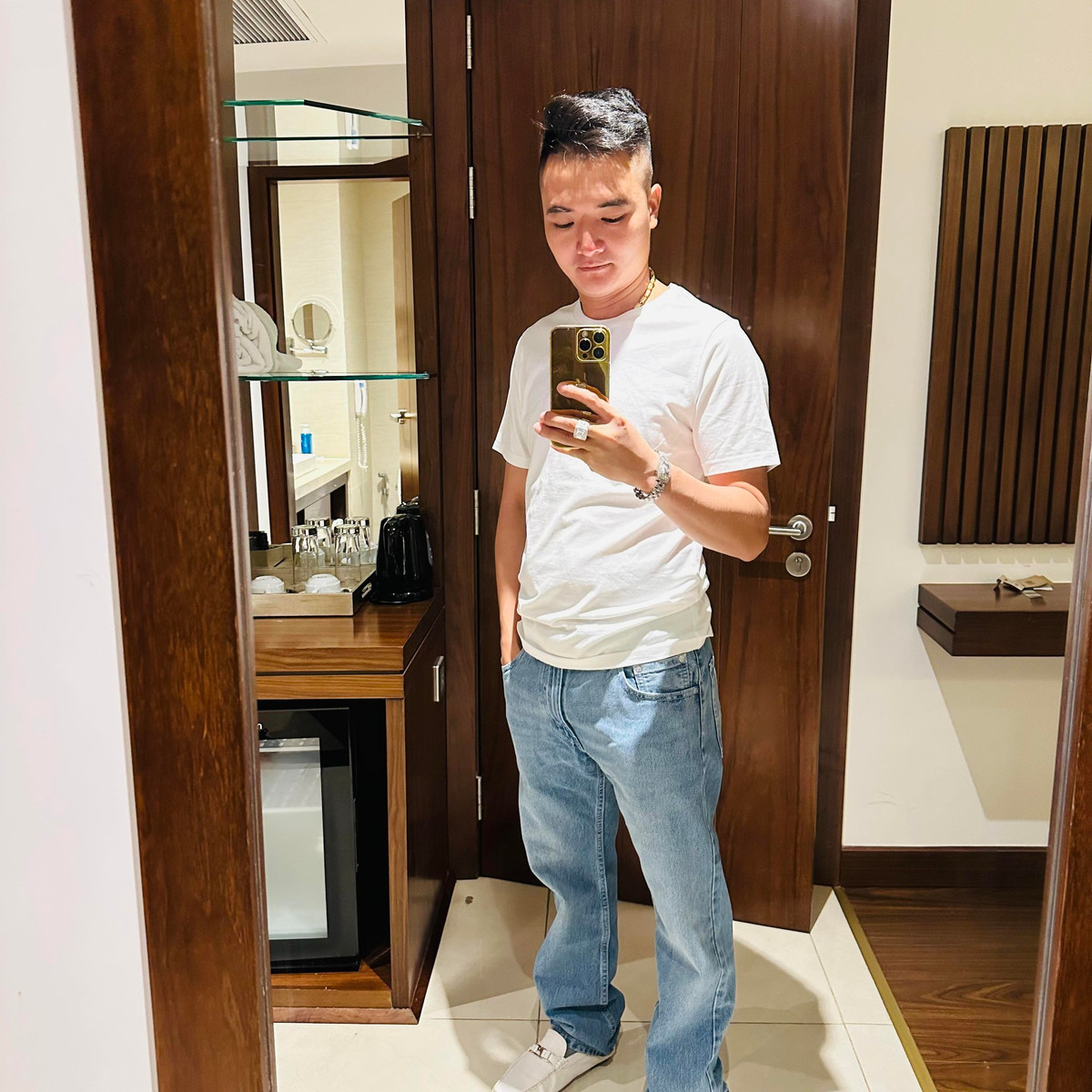 Để phục vụ công tác điều tra mở rộng, Công an tỉnh Quảng Trị thông báo rộng rãi kết quả xử lý ban đầu nguồn tin về tội phạm nói trên và đề nghị quần chúng nhân dân tích cực cung cấp thông tin, tài liệu về các hành vi vi phạm pháp luật của Nguyễn Quốc Quân, Nguyễn Phi Cường và Hoàng Thái Mạnh đến cơ quan chức năng theo địa chỉ Văn Phòng Cơ quan CSĐT Công an tỉnh Quảng Trị, Km 2, Quốc lộ 9, TP Đông Hà, tỉnh Quảng Trị, số điện thoại 0694120243.