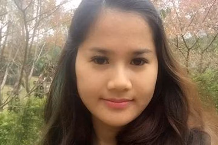 Mai có xuống bếp nhà chị một lúc rồi đi lên. Nhận định nghi vấn về người phụ nữ tên Mai, các điều tra viên đã xác minh nhân thân, lai lịch... Qua điều tra, Công an đã nắm được nhân thân của Vũ Tuyết Mai (SN 1993, trú tại phường Phú Thượng, quận Tây Hồ, Hà Nội). Cô ta quê ở Bắc Giang, có bố nghiện rượu, mẹ bị tai biến nên phải sống với họ hàng. Dù hoàn cảnh như vậy, nhưng Mai học rất giỏi, từng đỗ Đại học Kinh tế Quốc dân, nhưng học 2 năm thì nghỉ vì có bầu. Sau khi sinh con, gia đình người đàn ông kia không cho cưới nên Mai đưa con cho họ rồi lang thang ở Hà Nội.