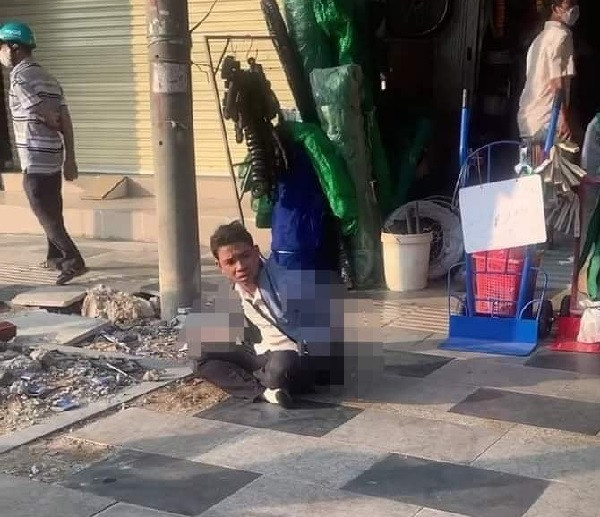  Thanh niên dùng dao đâm bạn gái trên phố do ghen tuông: Đầu tháng 4/2022, Công an TP Vũng Tàu (tỉnh Bà Rịa - Vũng Tàu) đã tạm giữ Trần Văn Chinh (SN 1984, quê Thái Nguyên) để điều tra về hành vi dùng dao đâm bạn gái. Nghi ngờ bạn gái không chung thủy, Chinh dùng dao gây thương tích cho nạn nhân khi cả hai trên đường ra bến xe khách.