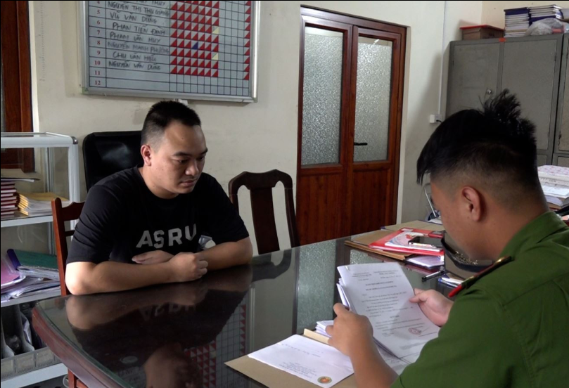 Hung Yen: Bat tam giam nam thanh nien danh con no, cuop tai san