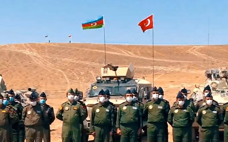 Xung đột Nagorno-Karabakh có một lịch sử rất lâu dài và phức tạp. Có thể nói cả hai bên đều đã quen với điều đó và vấn đề này là một phần không thể thiếu trong chính sách đối nội và đối ngoại của Azerbaijan cũng như Armenia.