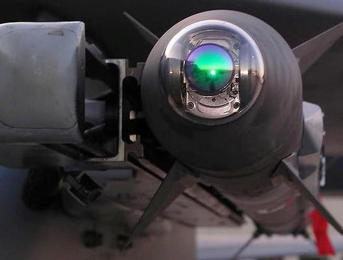 Dù ra đời đã lâu, nhưng nhờ những nâng cấp liên tục nên AIM-9 vẫn là tên lửa không đối không dẫn đường bằng hồng ngoại tiên tiến nhất của Mỹ.