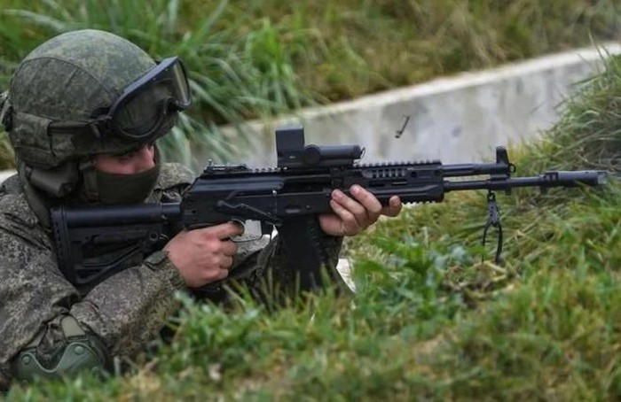 Đầu giảm giật của AK-19 cũng được thiết kế lại giúp cho súng có độ giật ít hơn, từ đó tăng thêm độ chính xác.