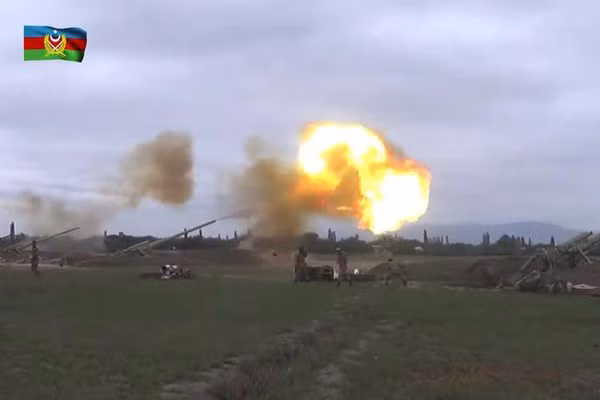 Cuộc đụng độ ác liệt giữa Armenia và Azerbaijan tại một địa điểm chưa xác định ở Nagorno-Karabakh.