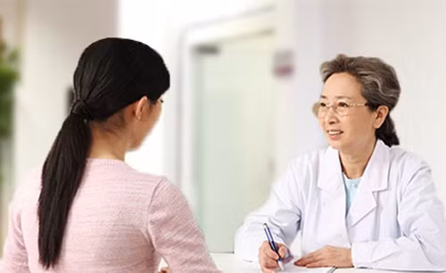 Những hình ảnh lưu lại không chỉ hữu ích cho việc quan sát mà còn là giúp bạn theo dõi sự thay đổi của các dấu hiệu bất thường. Nếu cần thiết, hãy cung cấp những tấm hình cho bác sĩ để có được lời khuyên thiết thực.