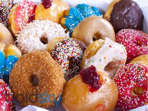 Đường tinh luyện. Đường tinh luyện thường có mặt trong nước ngọt, bánh kẹo. Việc sử dụng nhiều đường làm giảm hiệu quả quá trình trao đổi chất ở người mắc suy giáp. Nó cũng khiến bạn gặp khó khăn trong việc kiểm soát cân nặng để giữ dáng chuẩn.