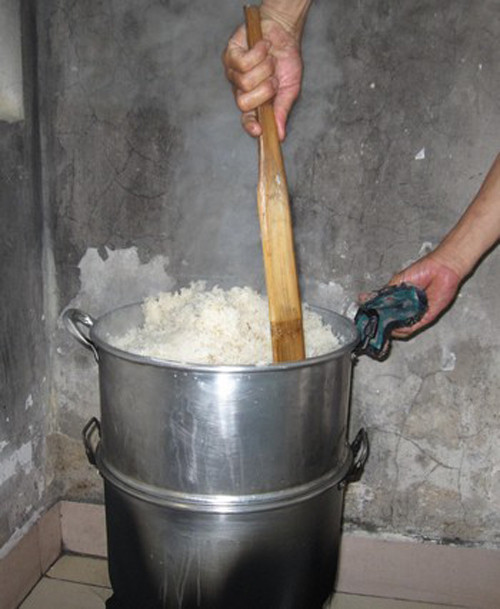 Nấu cơm bằng lồng hấp. Các nhà khoa học tại Đại học Queen (Anh) khẳng định, nấu cơm bằng lồng hấp có thể loại bỏ 85% thạch tín có trong gạo thông thường. Chính việc để hơi nước luân chuyển liên tục qua gạo, có thể loại bỏ thạch tín một cách dễ dàng.