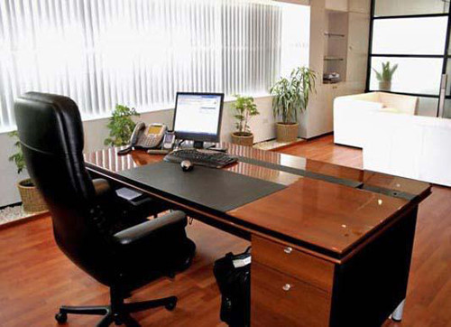 Đặc biệt, khi lắp đặt máy tính cần đảm bảo khoảng cách giữa mắt với màn hình máy tính dao động từ 45 – 65cm để không hại mắt.