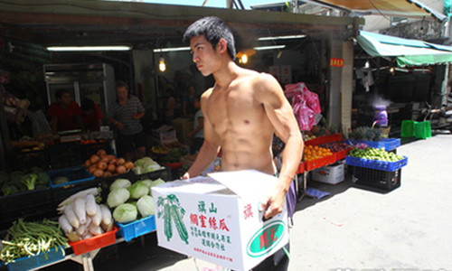 Trai dep co bung 6 mui ban rau hut hon chi em noi tro-Hinh-3