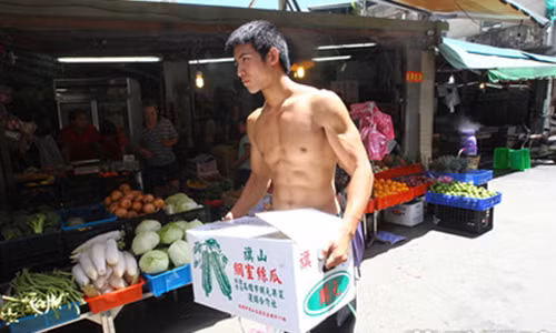 Trai dep co bung 6 mui ban rau hut hon chi em noi tro-Hinh-3