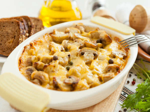 Nấm. Muốn cảm nhận trọn vẹn hương vị và dưỡng chất món ăn làm từ nấm, bạn nên thưởng thức chúng ngay khi chín. Việc cất trong tủ lạnh rồi đem hâm lại khiến thành phần protein trong nấm bị thay đổi.