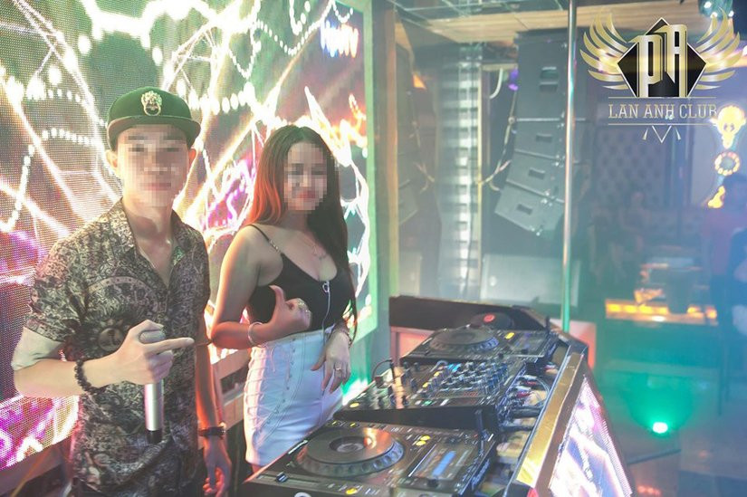 Được biết, Vụ Thị Quỳnh Trang đang làm DJ cho một số quán bar và một số nghề khác tại địa bàn Hà Nội được khoảng 1 năm nay.