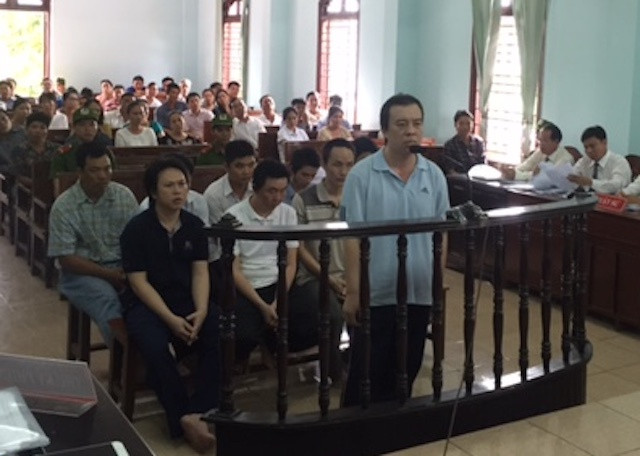 Đưa 2 tỷ hối lộ thanh tra giao thông, doanh nghiệp bị khởi tố - Hình 4 Dua 2 ty hoi lo thanh tra giao thong, doanh nghiep bi khoi to-Hinh-4