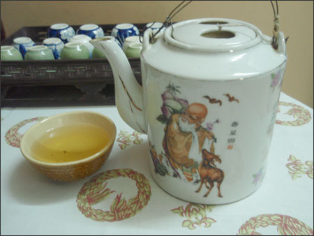 Lá vối khô rửa sạch cho vào ấm, cho nước lạnh vào đun đến sôi rồi uống nóng hoặc uống lạnh. Nụ vối cũng được đun trong nước đến khi sôi hoặc, hãm trong nước sôi như cách hãm trà xanh