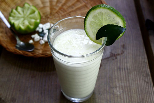 Nước sắn dây có tác dụng thanh nhiệt, giải độc cực tốt. Đặc biệt trong sắn dây còn có chất isoflavon giúp làm giảm huyết áp, tăng lượng máu lên não nên cũng là đồ uống phòng cao huyết áp.