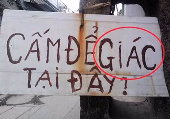 Biển cấm sai chính tả xuất hiện rất nhiều.