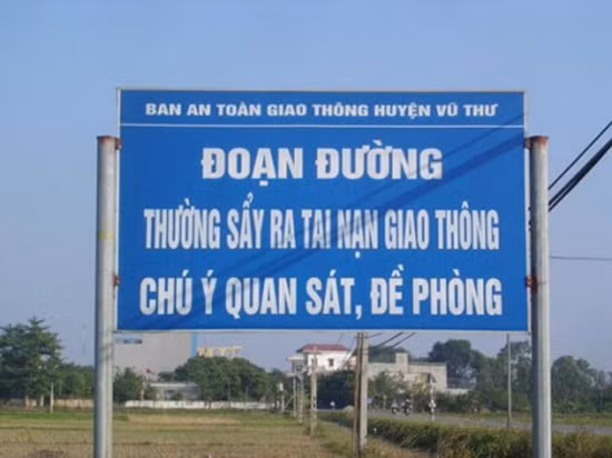 Thay vì viết là "xảy ra" thì tấm biển này lại bị viết sai thành "sẩy ra".