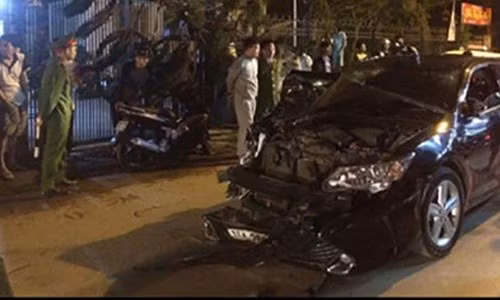 Vào lúc 22h ngày 22/3, tại quận Hải An (thành phố Hải Phòng) xảy ra 1 vụ tai nạn liên hoàn khiến nhiều người bị thương. Sau khi bị truy đuổi, tài xế đã phải dừng lại trong tình trạng say xỉn. Ảnh: VOV.