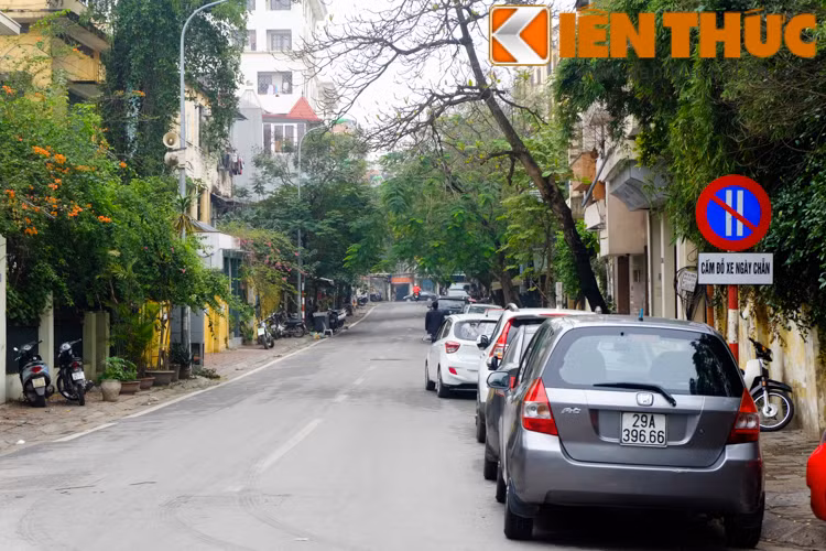 Anh: Duong pho Ha Noi thoang dang trong ngay do xe chan le