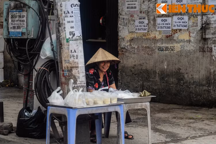 Đồ nghề làm bánh đơn giản, bánh dễ làm, và chỉ cần thêm một chiếc bàn nhỏ, một góc riêng là có thể bán được bánh trôi bánh chay.