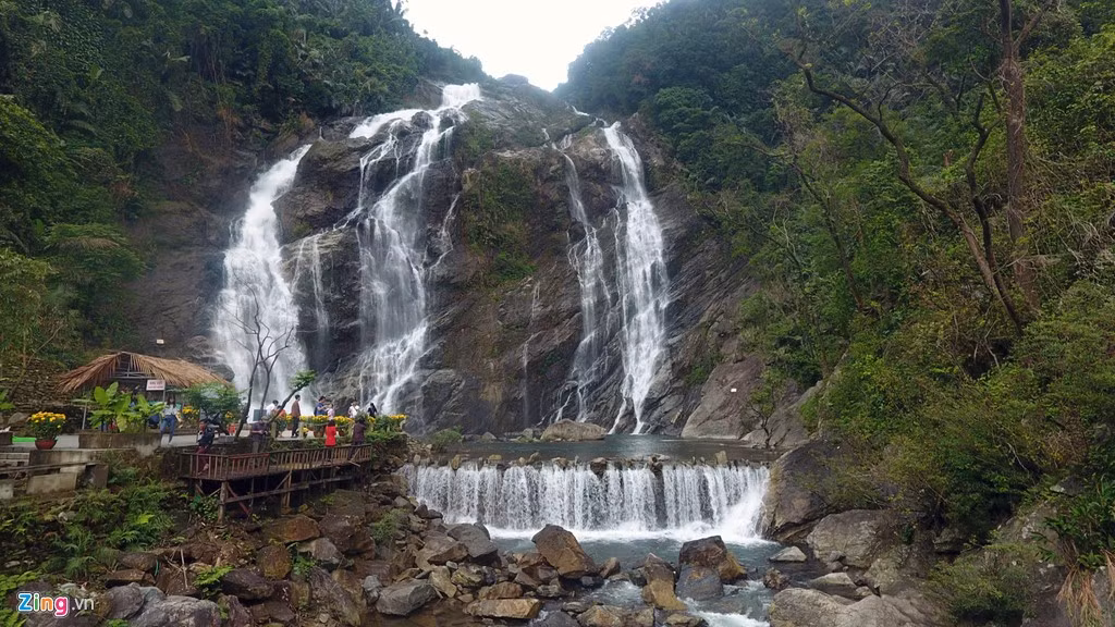 Chum anh: Thac Trang giua vung nui Truong Son nhin tu camera bay