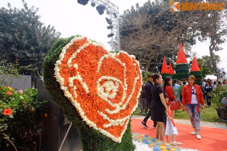 Được biết, Lễ hội Hoa hồng Bulgaria được tổ chức từ ngày 3 - 8/3/2017.