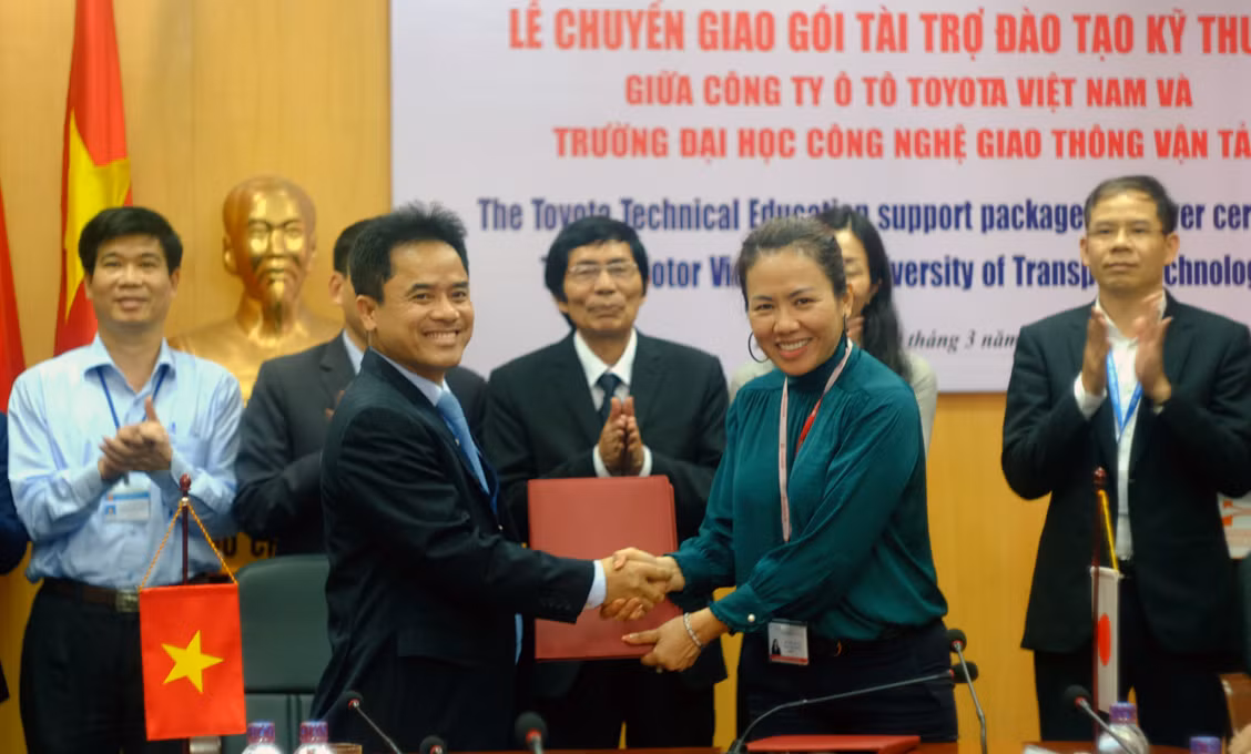 TMV tang thiet bi ky thuat cho DH Cong nghe GTVT Ha Noi-Hinh-3