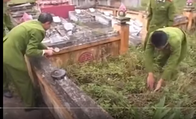 Bằng biện pháp nghiệp vụ, cơ quan Công an xác định nạn nhân đã bị hung thủ dùng dây siết chặt cho đến chết rồi treo lên để tạo hiện trường giả nhằm che mắt, đánh lạc hướng dư luận, cơ quan điều tra. Đồng thời, hung thủ cũng phải là người quen biết với nạn nhân nên mới quyết tâm thực hiện đến cùng tội ác để nhằm tránh bị tố giác.