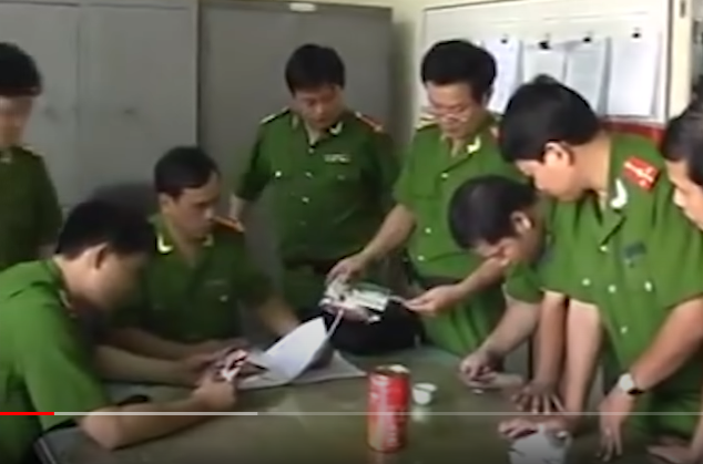 Tuy nạn nhân không còn có bất cứ giấy tờ gì tùy thân nào trên người, nhưng qua việc lăn tay kiểm tra danh chỉ bản, các trinh sát đã xác định được đó là anh Trần Tùng Lâm, SN 1987, trú tại xã Phú Xuân, TP Thái Bình, làm nghề xe ôm.