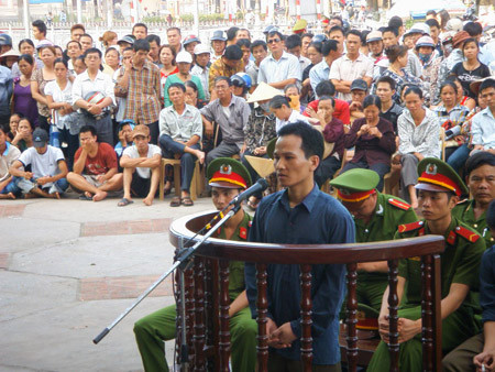 Ngày 28/9/2011, TAND tỉnh Thái Bình đã tuyên Trần Quốc Thịnh tử hình về tội “giết người”, 5 năm tù về tội “cướp tài sản”, tổng hình phạt chung cho 2 tội là tử hình. Phạt bị cáo Nguyễn Đức Vinh 6 tháng tù về tội” tiêu thụ tài sản do người khác phạm tội mà có”. 