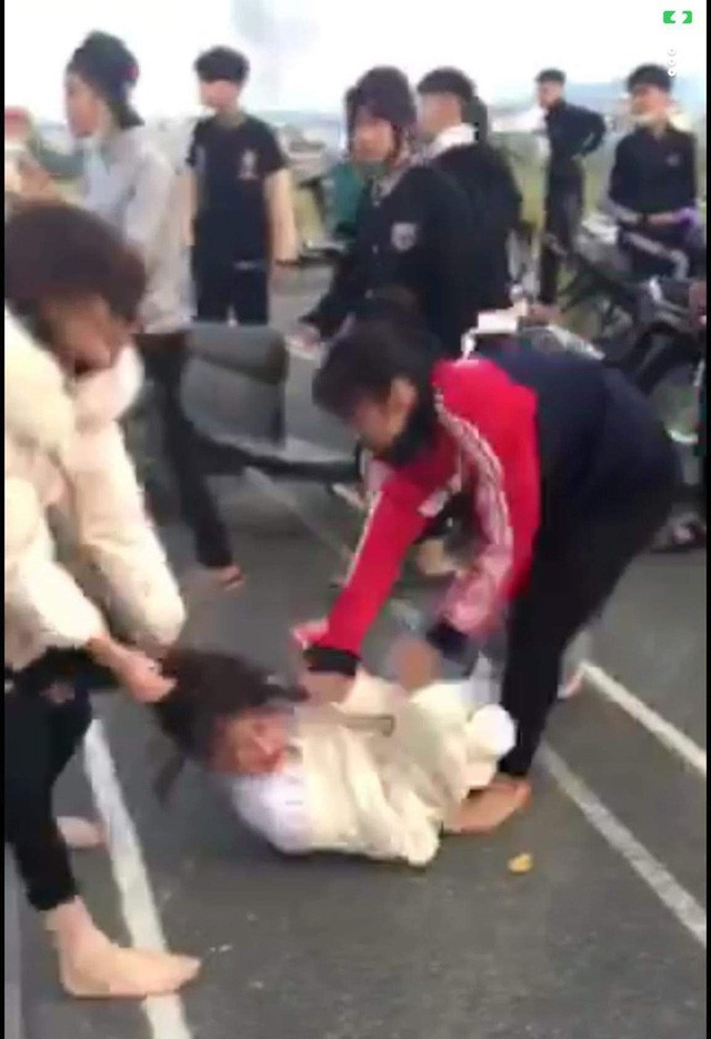 Trieu tap nhom nguoi danh da man 2 nu sinh o Lao Cai-Hinh-2