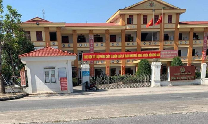  Bắt Phó Công an và Viện phó Viện kiểm sát huyện Vũ Thư, Thái Bình: Ngày 2/12, Cơ quan điều tra Viện Kiểm sát Nhân dân Tối cao thi hành lệnh bắt tạm giam ông Nguyễn Đức Tuấn - Phó Trưởng Công an huyện Vũ Thư (Phó Thủ trưởng Cơ quan CSĐT Công an huyện Vũ Thư, SN 1985) và bà Phạm Thị Thu Hiền - Phó Viện trưởng Viện KSND huyện Vũ Thư (SN 1977) vì liên quan đến vụ án đàn em của Nguyễn Xuân Đường chém người gây thương tích.